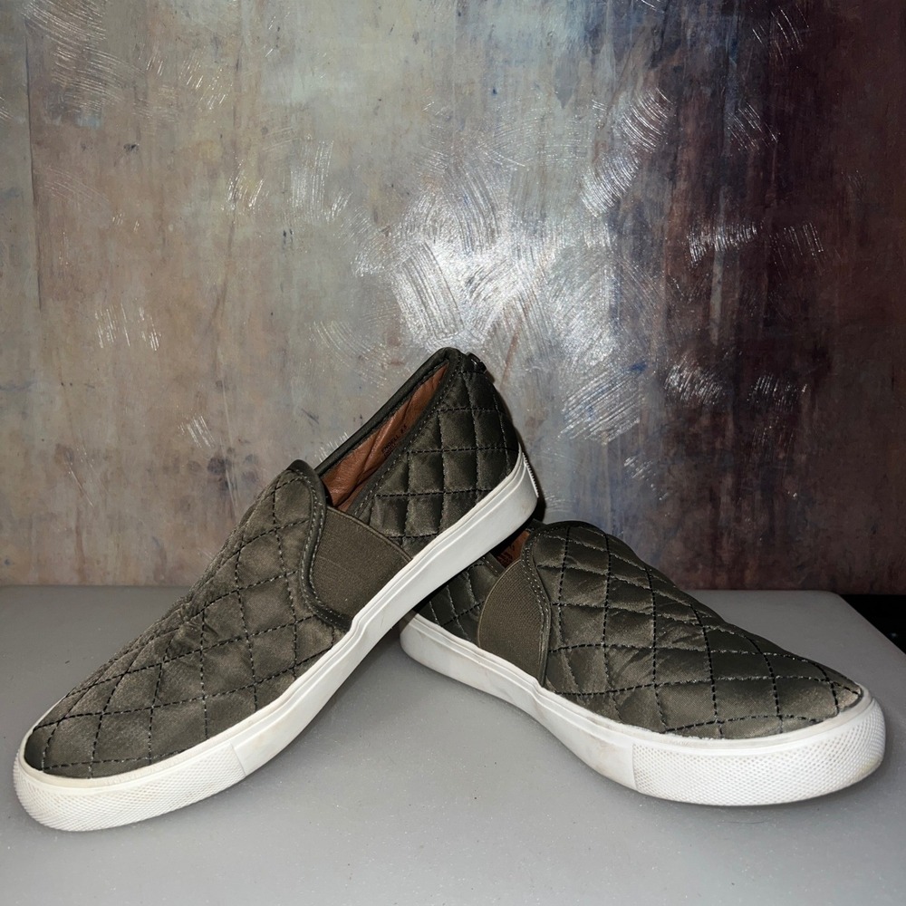 Steve Madden Endell Sneakers Women 6.5 Olive Green Quilted Slip On Flat Shoes